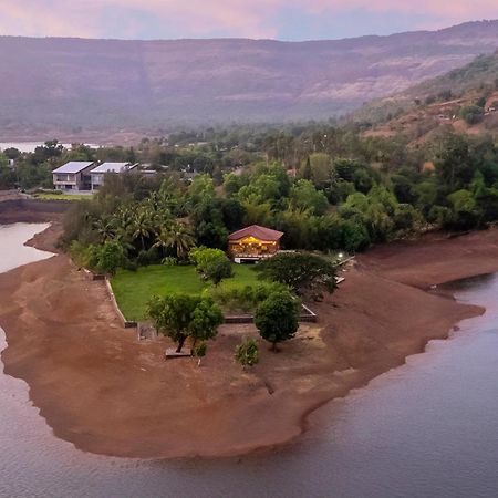 Stayvista At Three Shores With Lake View & Alfresco Dining Khamshet Екстериор снимка