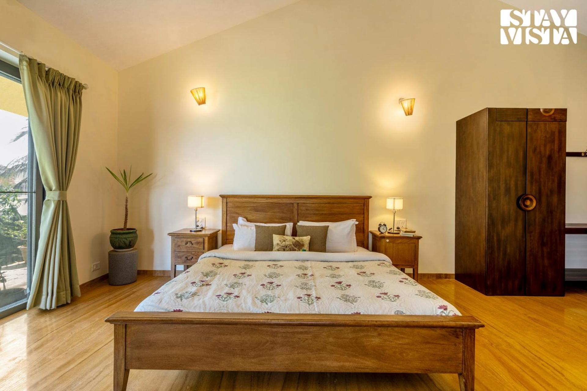 Stayvista At Three Shores With Lake View & Alfresco Dining Khamshet Екстериор снимка