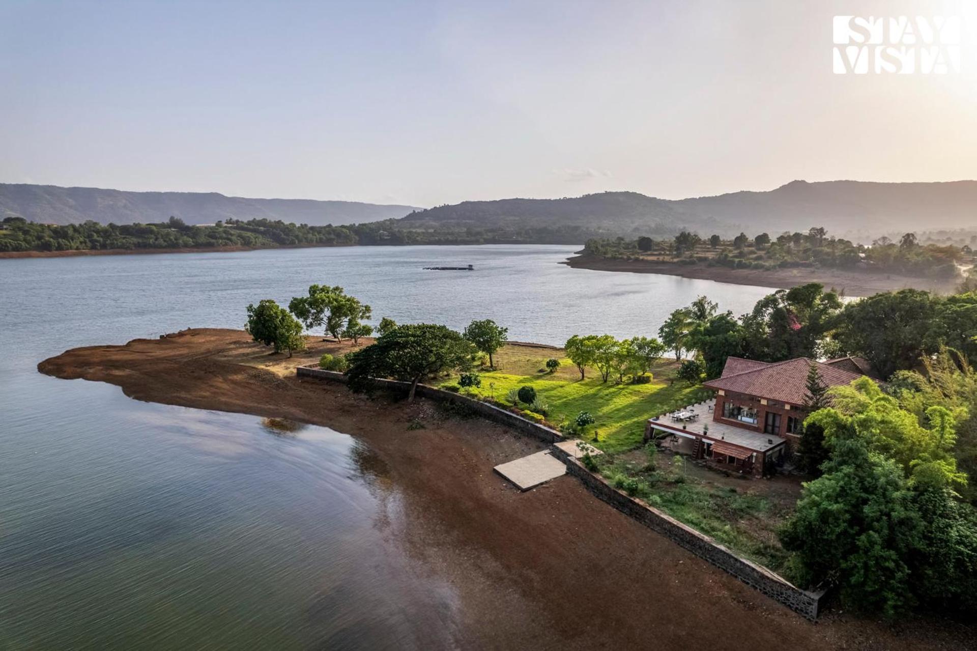 Stayvista At Three Shores With Lake View & Alfresco Dining Khamshet Екстериор снимка